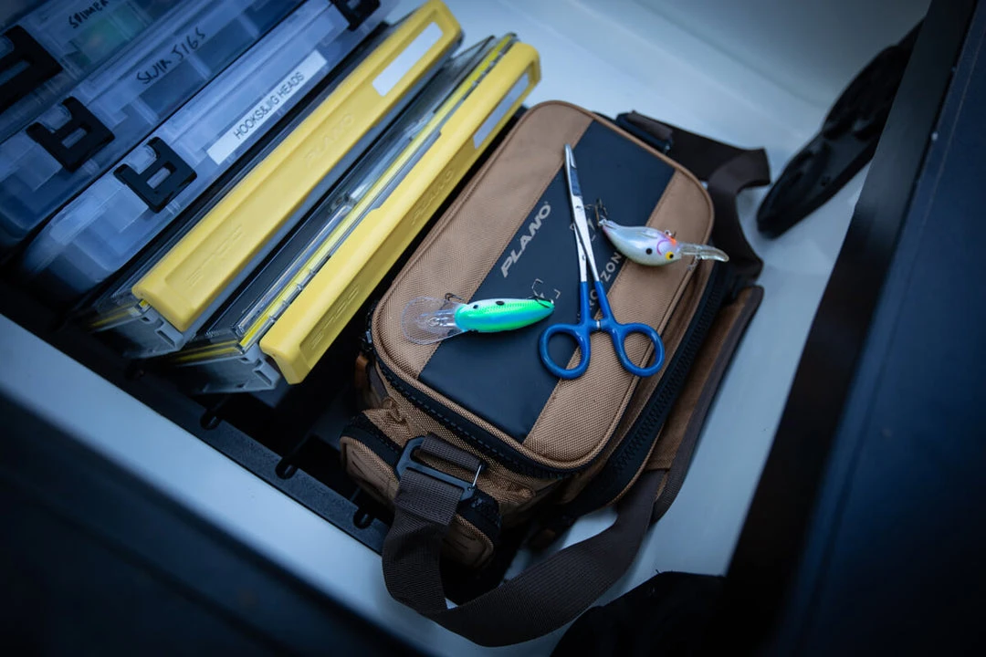 Plano Guide Series™ Tackle Bag (3500) 6 Plano Guide Series™ Tackle Bag (3500)